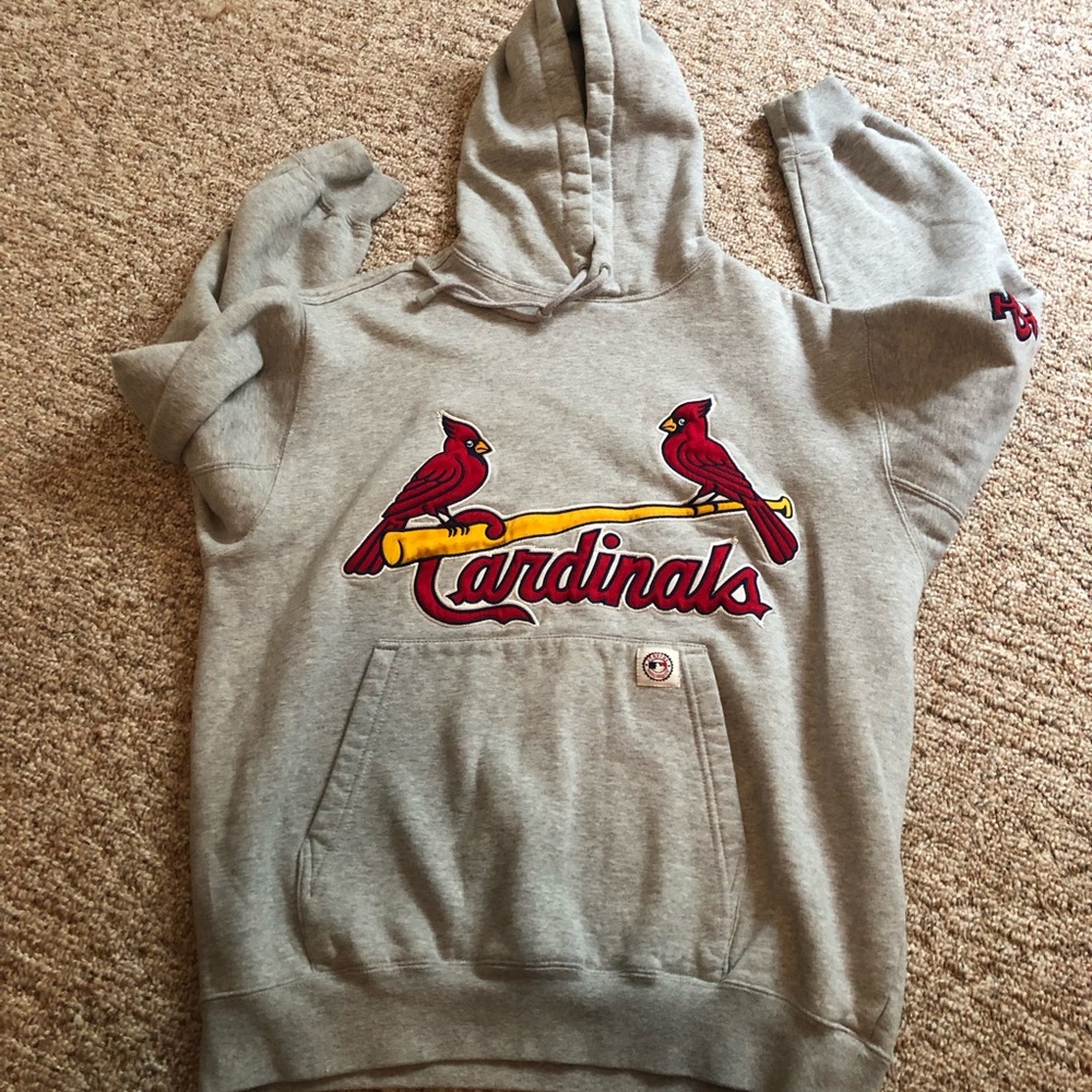 Men’s Cardinals sweatshirt